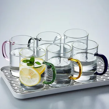 multi-spalva Paprastas sutirštės stiklo aukštos borosilikatinio spalvos rankena vandens puodelis su rankena stiklo arbatos puodelio